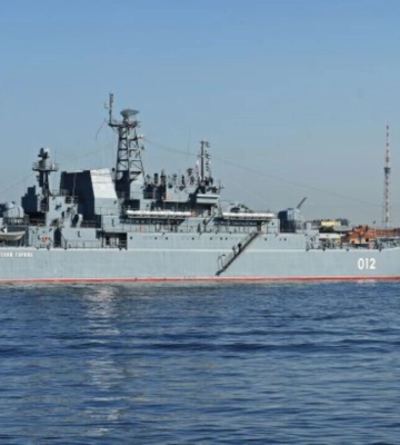 Россия перебросила в Севастополь десантный корабль: что это значит