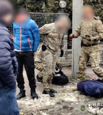 Погрозами змушували підприємців сплачувати надумані борги: групу рекетирів затримано у Львівській області