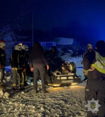 На Шосткинщині перекинулася автівка: водій загинув, неповнолітня пасажирка - травмована