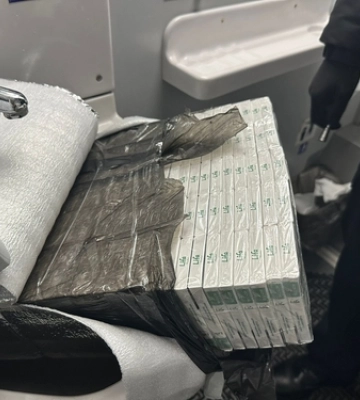 На Ягодині в санвузлі потяга службовий собака прикордонників виявив сховок з цигарками 