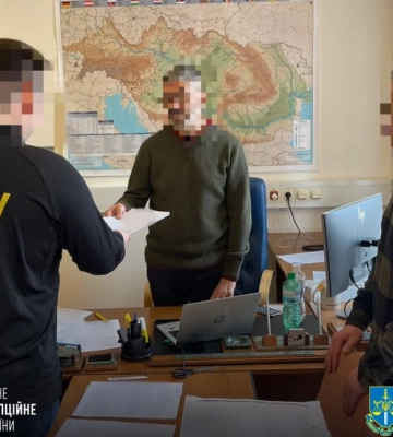 Екскерівника УДП та двох ексдепутатів Одеської облради підозрюють в привласненні 32 барж на 80 мільйонів
