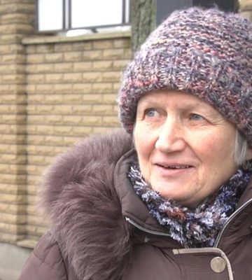 Кілька разів на тиждень приїздить до Луцька, співає на зупинках та донатить на ЗСУ: історія пенсіонера-музиканта
