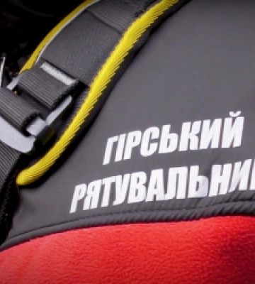 Гірські рятувальники на Стрийщині допомогли двом травмованим лижницям