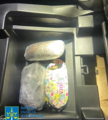 Намагалися вивезти до Молдови 1,2 кг наркотиків: на одному з пунктів пропуску Одещини викрили двох іноземців