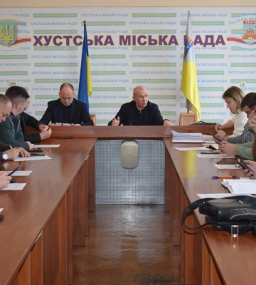 З півсотні актуальних питань розглянуто на засіданні виконкому Хустської міської ради – першому у 2024 році