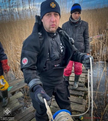 Провалився під лід: на Одещині знайшли тіло зниклого рибалки