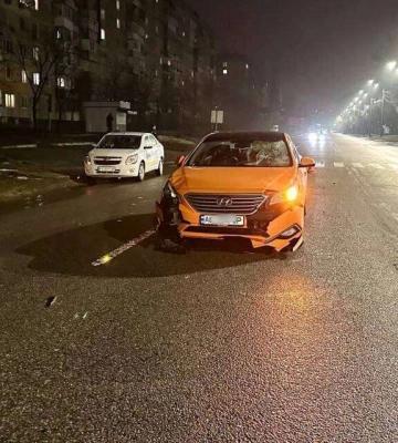 У Дніпрі Hyundai збив чотирьох людей на переході: відео