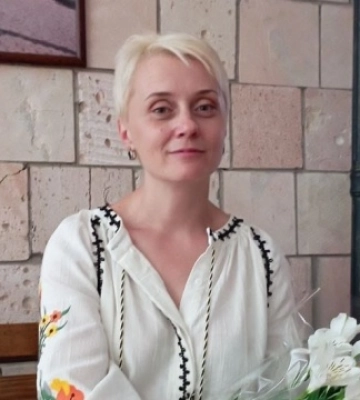 У Миколаєві відкрилася виставка художниці Катерини Баранюк, яка продає картини для допомоги ЗСУ