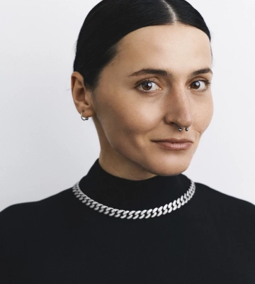 Парамедикиня з Черкас, про яку писав “18000”, з’явилася на сторінках Vogue