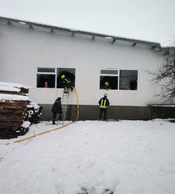 На Тячівщині горів виробничий цех меблевого підприємства