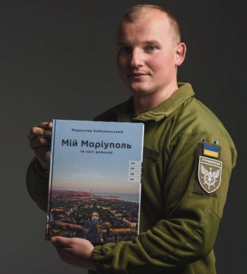 У Коломиї відкрили фотовиставку робіт майора ЗСУ про Маріуполь (відео)