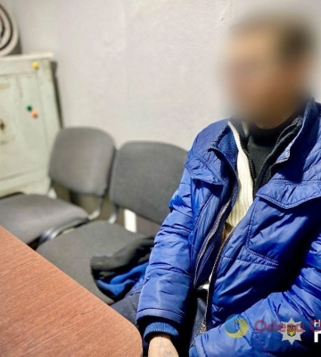 В Одесі затриманий за крадіжку чоловік спробував підкупити поліцейського