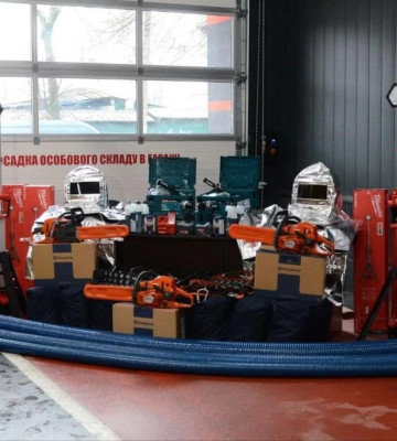 Від пожежних рукавів до захисних костюмів: рівненські рятувальники отримали нове спорядження (ВІДЕО)
