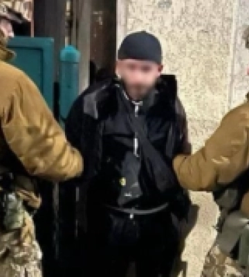 Поліція затримала мукачівця, який кинув гранату на подвірʼя депутата облради