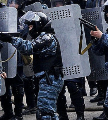 Справи Майдану: Повідомлено про підозру двом експравоохоронцям, причетним до знищення табельної зброї &quot;чорної роти&quot; Беркуту
