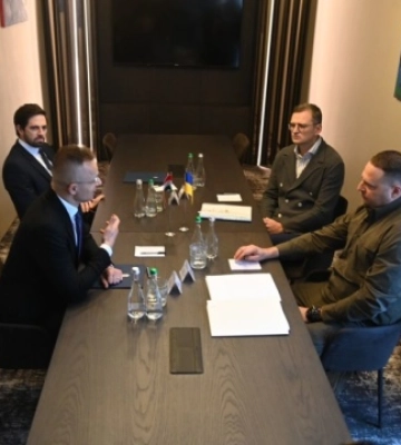 В Ужгороді почалися переговори з Сійярто