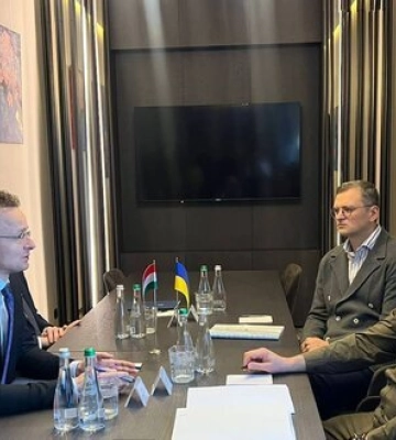 Кулеба та Єрмак розпочали переговори з главою МЗС Угорщини Сійярто в Ужгороді. ФОТО