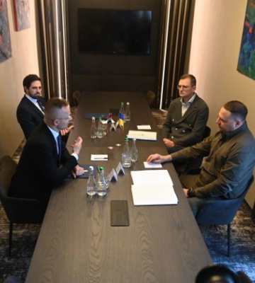 Глава МЗС Угорщини Сіярто прибув до України на переговори з Єрмаком та Кулебою