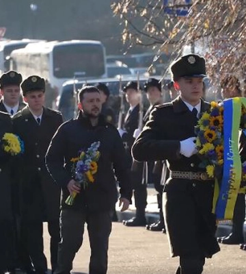 «Назавжди в історії нашого народу»: Зеленський вшанував пам’ять Героїв Крут (відео)