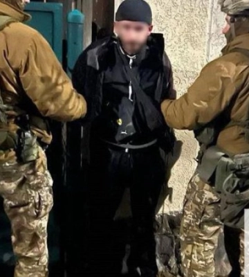 Прокуратура заявила про затримання чоловіка, який кинув гранату на подвір&#039;я депутата облради на Закарпатті