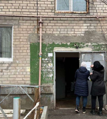 У Дніпрі на будинках розклеюють попередження про відключення води за борги