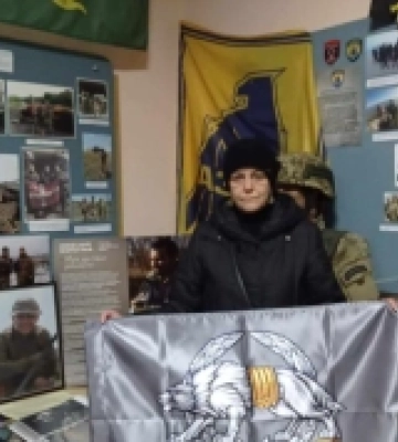 В пам&#039;ять про загиблих захисників – сина та чоловіка волинянка передала у музей прапори