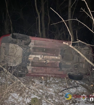 На Одещині нетвереза водійка з’їхала у кювет та перевернула авто