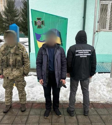 &quot;Заховав паспорт у боксі з їжею&quot;: на Закарпатті затримали жителя Кривого Рогу, який намагався потрапити до Румунії