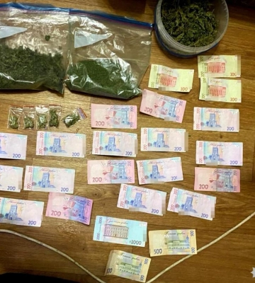 Житель Рівного продавав канабіс та галюциногенні гриби