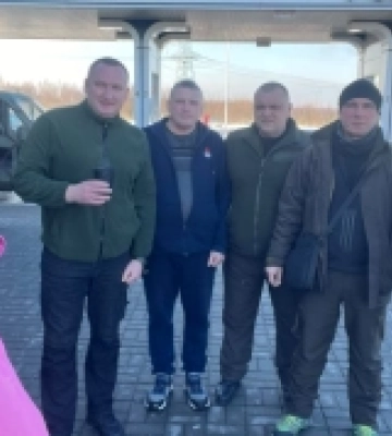 Рожищенські волонтери доставили захисникам п&#039;ять автівок та адресні передачі. ФОТО