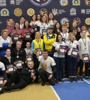 Лучанин став першим майстром спорту України зі стрільби з лука на Волині