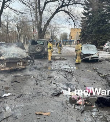 Калининский район Донецка попал под обстрел: горит машина, есть жертвы