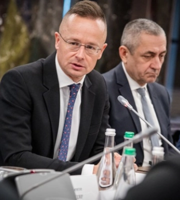 Угорщина буде підтримувати Україну в гуманітарних питаннях, але не постачатиме зброю, – Сійярто
