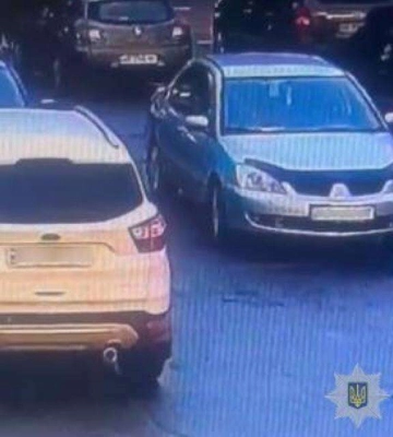 Двоє дніпрян пограбували авто на парковці ТРЦ