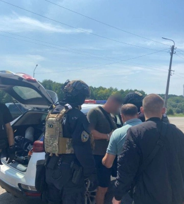На Волині троє чоловіків, серед яких військовий, підпалили будинок підприємців та кинули гранату: суд покарав їх умовно