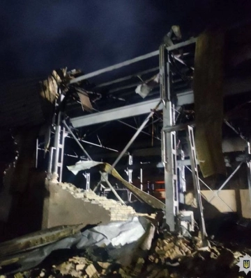 На Київщині через падіння уламків сталася пожежа на території підприємства