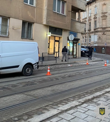 Під колеса авто у Львові потрапили двоє пішоходів