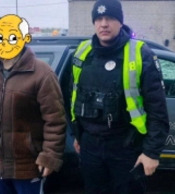 У Луцьку допомогли дідусеві, який не памʼятав, де живе