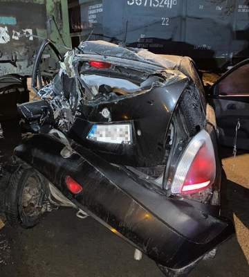 У Львові автомобіль зіткнувся з потягом 