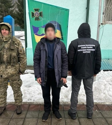 Сховав закордонний паспорт у запіканці: прикордонники впіймали «винахідливого» втікача