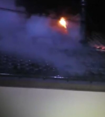 На даху двоповерхового будинку у Львові зайнялася пожежа