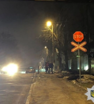 У Львові легковик зіткнувся з вантажним потягом: травмовано дві людини
