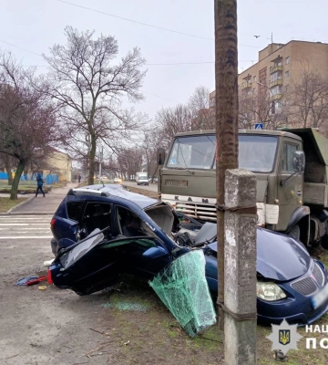Аварія з КАМАЗом у Черкасах: водій легковика перебуває в реанімації