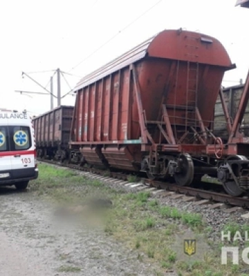 Трагедія на Волині: 17-річного підлітка вдарило струмом на даху вагона