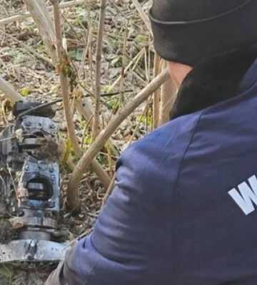 Наслідки атаки &quot;шахедів&quot; на Зміїв Харківської області: Поранено чоловіка, пошкоджено будівлі підприємства. ФОТОрепортаж