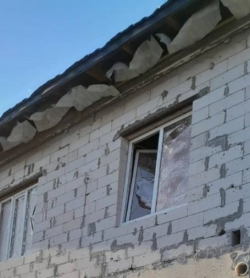 Внаслідок нічного обстрілу РФ Велетенського на Херсонщині загинув чоловік, жінка поранена