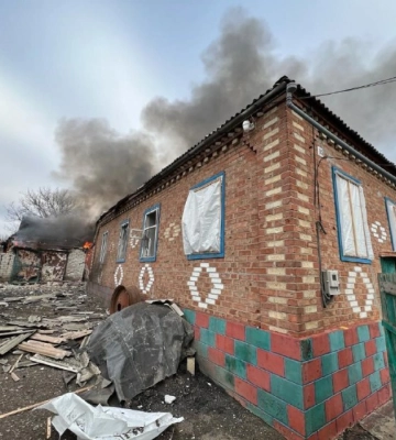 Окупанти вдарили по Мирнограду, влучивши в готель: є жертви та пошкодження