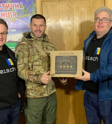 Ще декілька зарядних станцій відправили на фронт волонтери «Української команди» Тернопілля