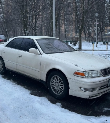 Люкс из 90-х: в Киеве заметили редкую роскошную Toyota с мотором от Supra 