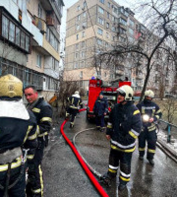 У Дніпровському районі Києва пожежа в багатоповерхівці забрала життя жінки